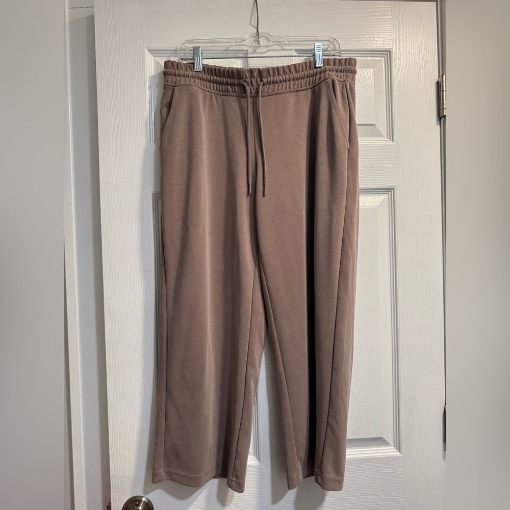 Athleta Seasoft Mid Rise Straight Crop EUC Size Large Inseam 25” - Picture 6 of 8